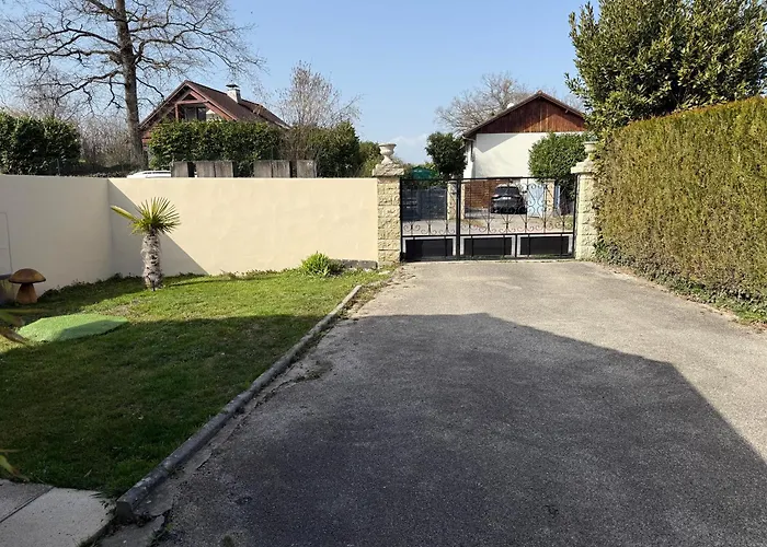 La Petite Maison De La I *